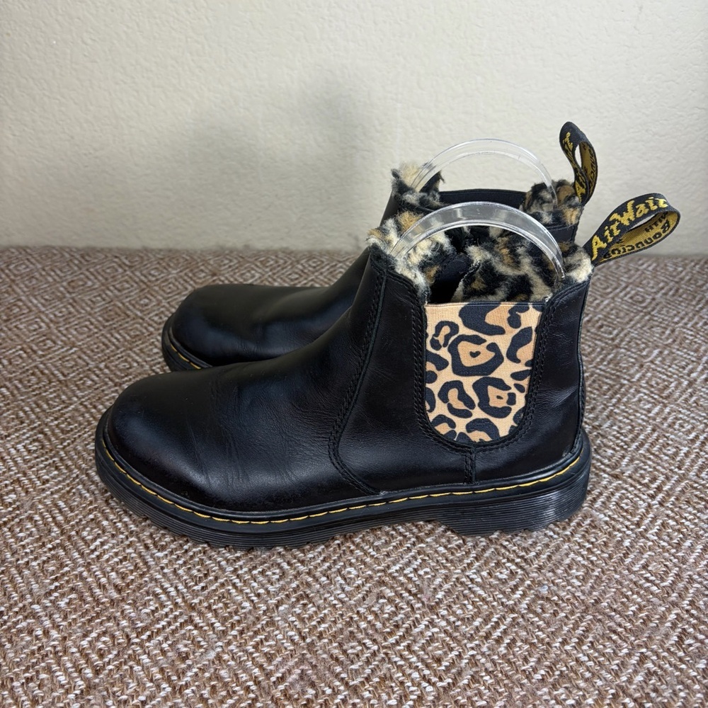 DR. MARTENS AIR WAIR BOOTS SZ 6L BLACK LEATHER W/ FAUX LEOPARD FUR LINING GRUNGE - Picture 3 of 7